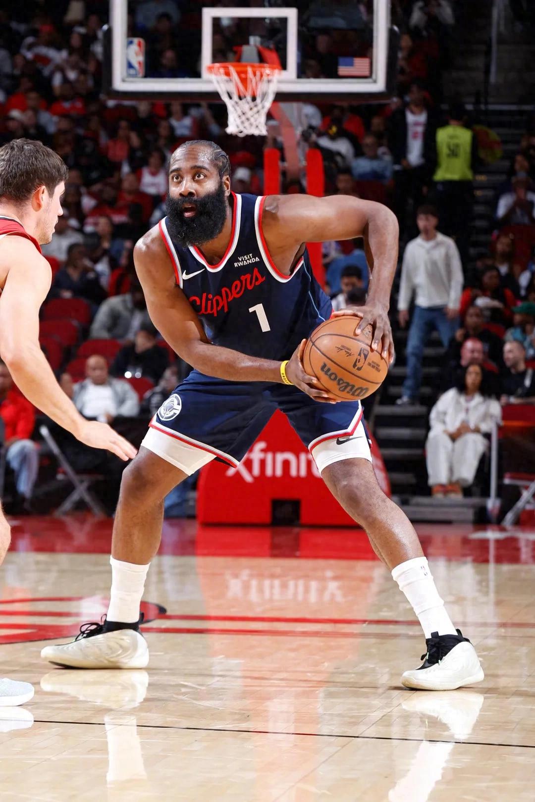 Bóng rổ thô ráp của Rockets, Clippers thua theo cách kiểu cách