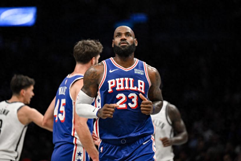 76ers sẽ siết chặt thời gian thi đấu của James: dự kiến trung bình 28-32 phút mỗi trận, việc phải đá trung phong trong đội hình nhỏ tiềm ẩn rủi ro.