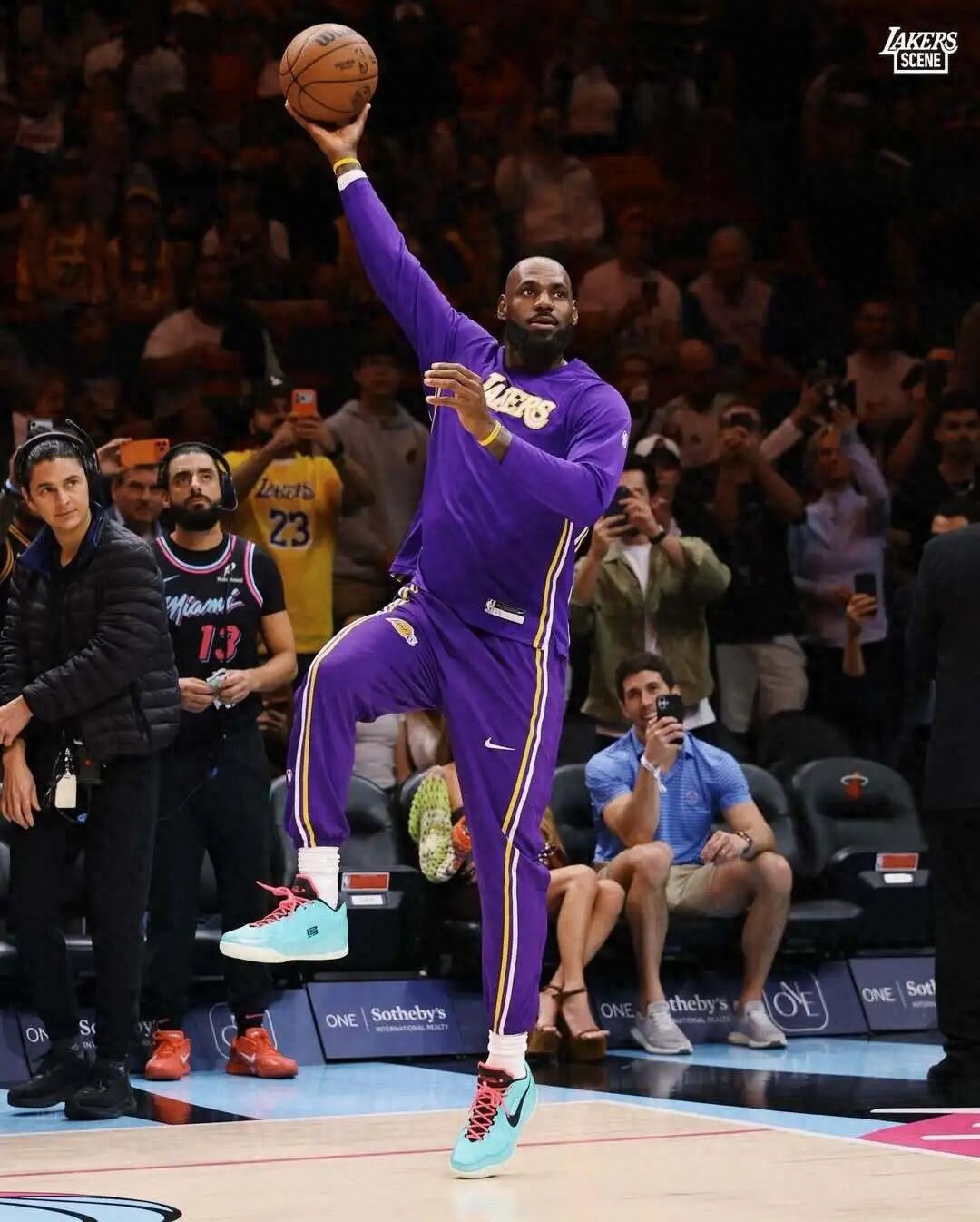 Luka Doncic ghi 60 điểm, lập kỷ lục điểm cao nhất trong sự nghiệp tại Lakers! LeBron James có triple-double, lần thứ hai trong mùa giải này.