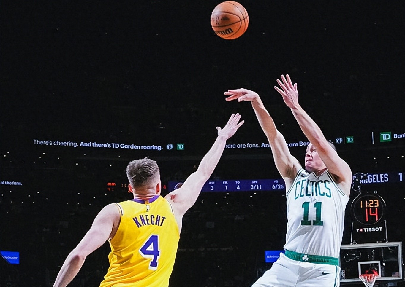 James Dončić vắng mặt, Reeves ghi 36 điểm và 8 kiến tạo nhưng vẫn thất bại, Celtics nã vào rổ Lakers 24 cú ném ba điểm để giành chiến thắng áp đảo.