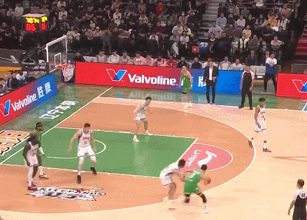 24/7! Màn ra mắt mùa giải bùng nổ! Hậu vệ tổ chức số một của đội tuyển bóng rổ nam Trung Quốc