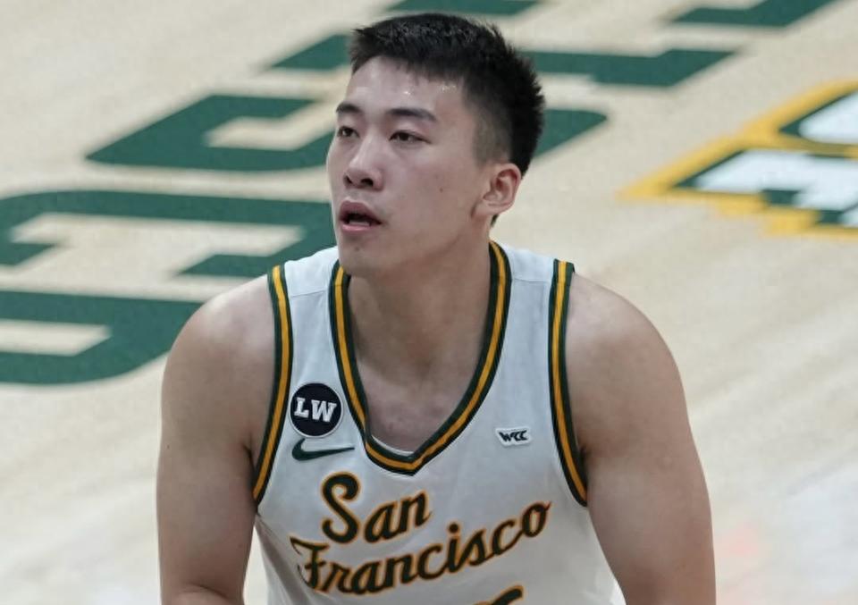 Wang Junjie ghi 15 điểm với 4/4 cú ném ba điểm! Hiệp hai không ghi điểm và có 2 lần mất bóng: bị loại khỏi sân trong 8 phút 36 giây cuối cùng