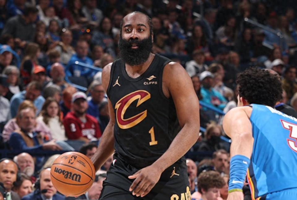 Harden ghi 20 điểm, 9 kiến tạo nhưng nhận thất bại đầu tiên cùng đội! Cavaliers thua Thunder thiếu người, bỏ lỡ chuỗi 8 chiến thắng liên tiếp, Joe ghi 22 điểm và 5 cướp bóng
