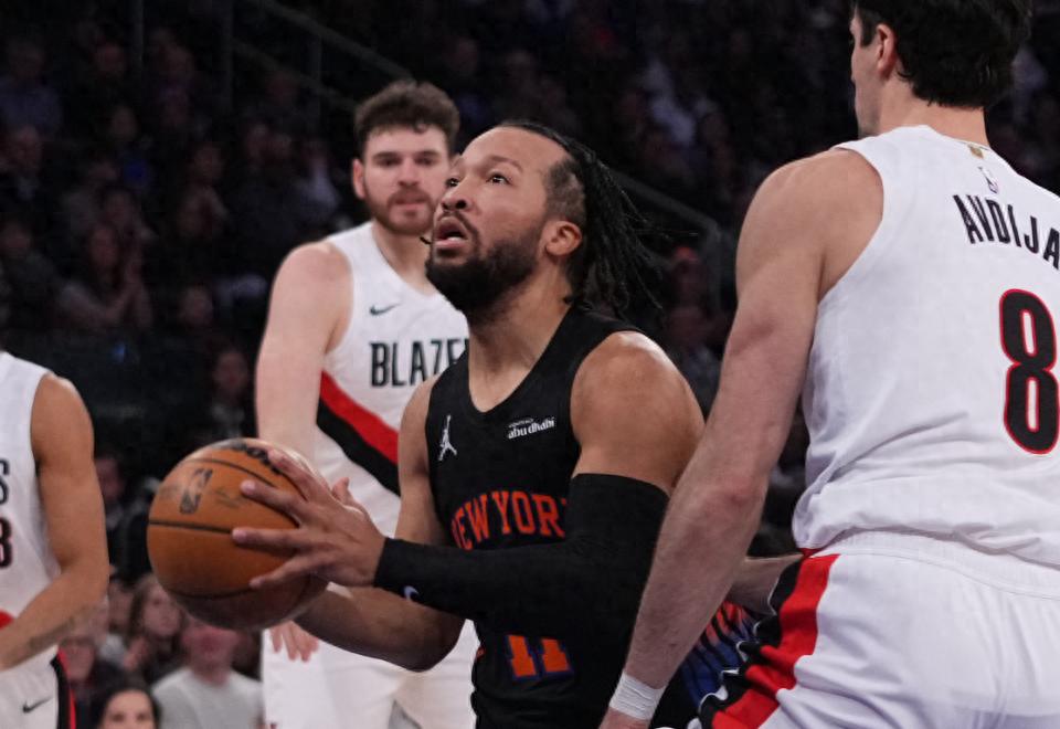 Yang Han-sen chạy đi chạy lại trong 4 phút! Portland thua trận thứ 4 liên tiếp trước Knicks, Brunson đạt cột mốc 10.000 điểm trong sự nghiệp