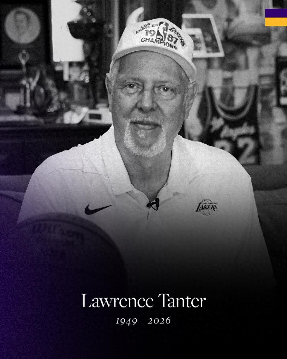 Huyền thoại phát thanh viên của Lakers qua đời ở tuổi 76! Chỉ mới từ nhiệm 3 tháng trước, đã gắn bó 43 năm với đội bóng tím-vàng