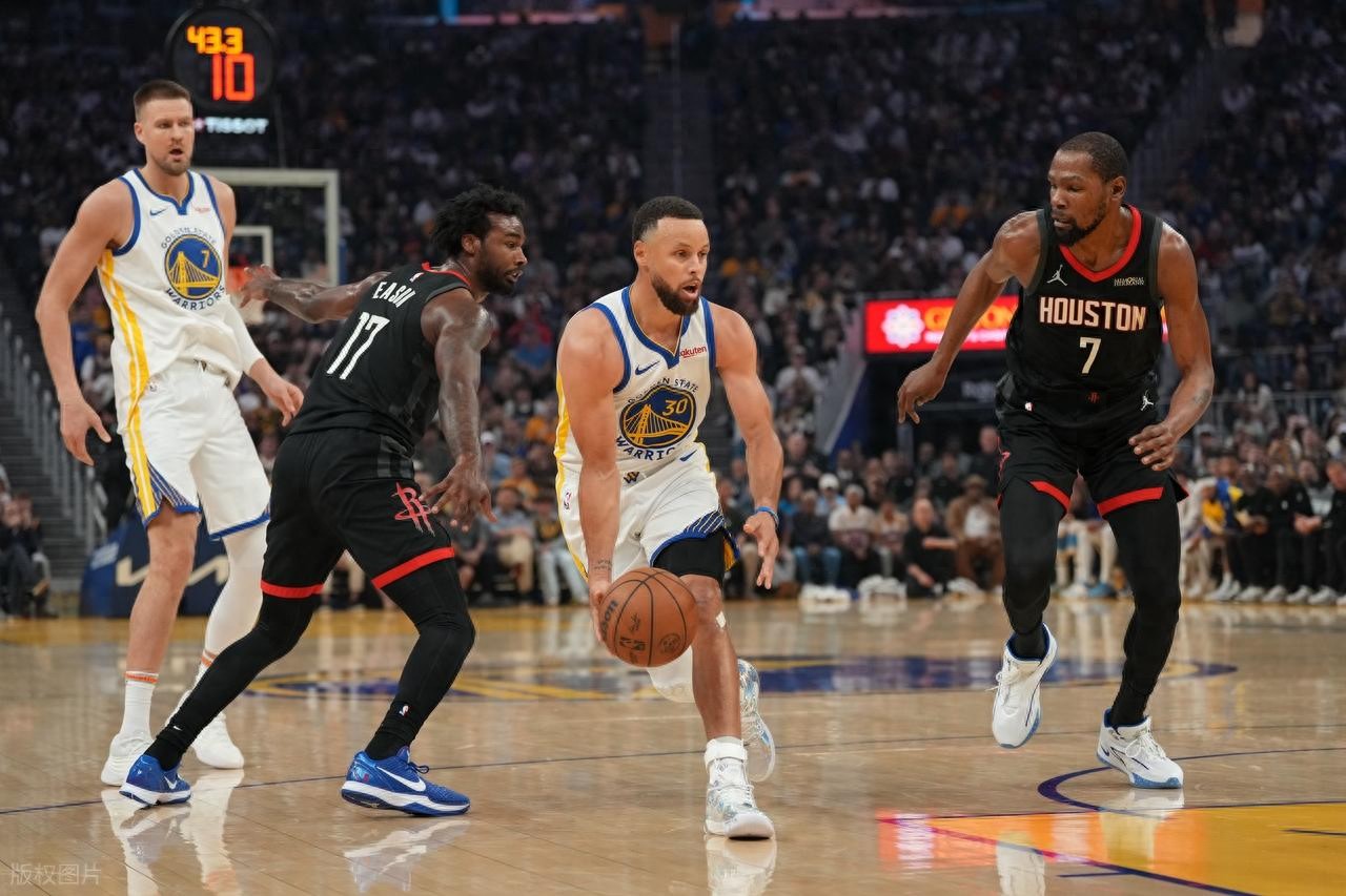 Curry trở lại sau 65 ngày ghi 29 điểm với 21 cú ném thành công 11, Durant 31+8+8, Warriors thua Rockets chịu 4 trận thua liên tiếp