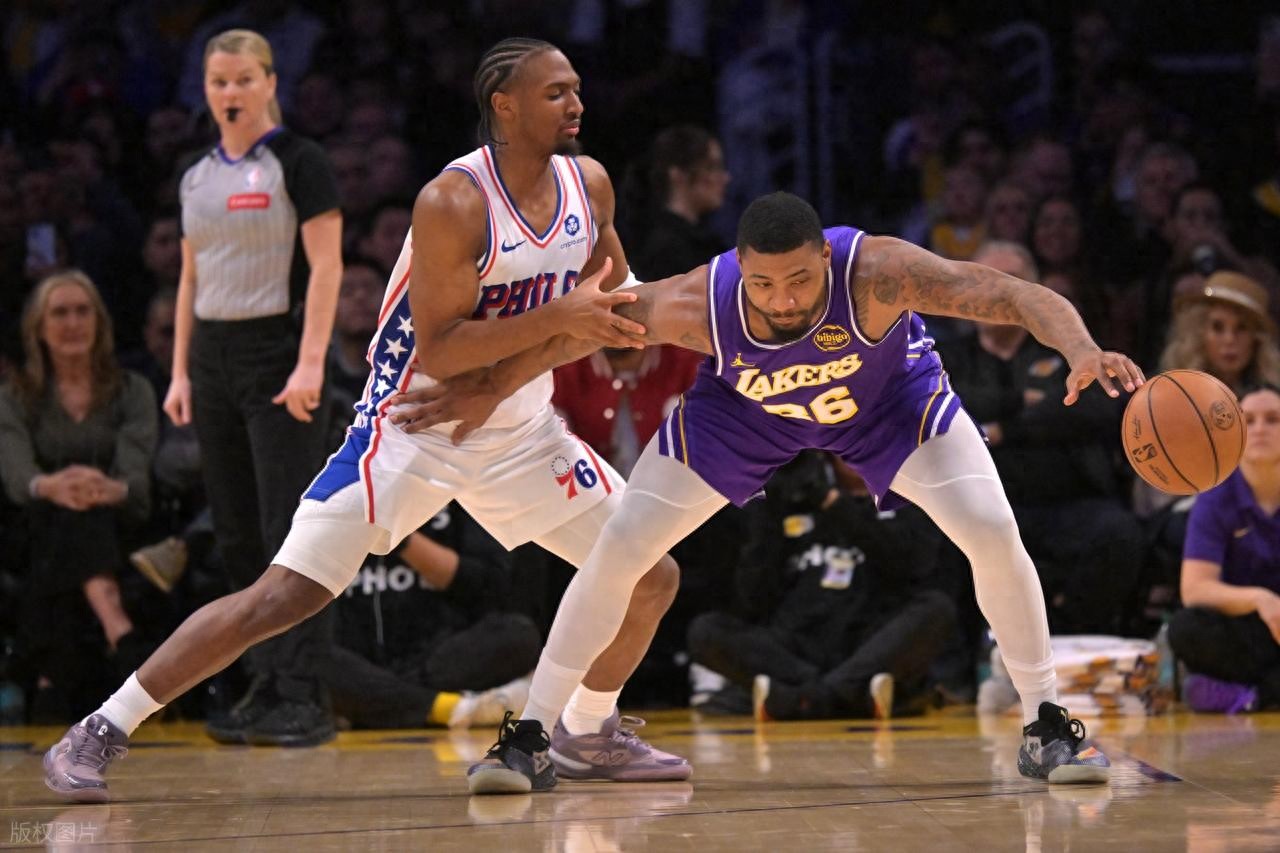 Luka Dončić bị thương, LeBron James sa sút, Reeves ghi 35 điểm giúp Lakers chấm dứt chuỗi 5 trận thắng liên tiếp của 76ers