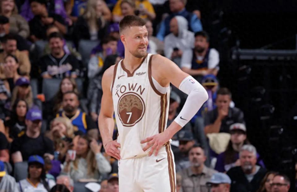 Giảm lương đáng kể? Porzingis không cam kết tiếp tục phục vụ Warriors: Sẽ trở thành cầu thủ tự do hoàn toàn vào mùa hè này