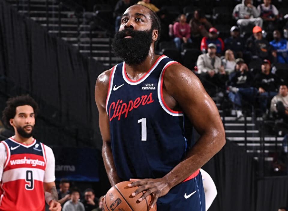 Harden tự tiết lộ chưa từng nghĩ đến việc rời đội! Tin tưởng Clippers sẽ phản công ngoạn mục, cơ hội thi đấu tại quê nhà là điều hiếm có