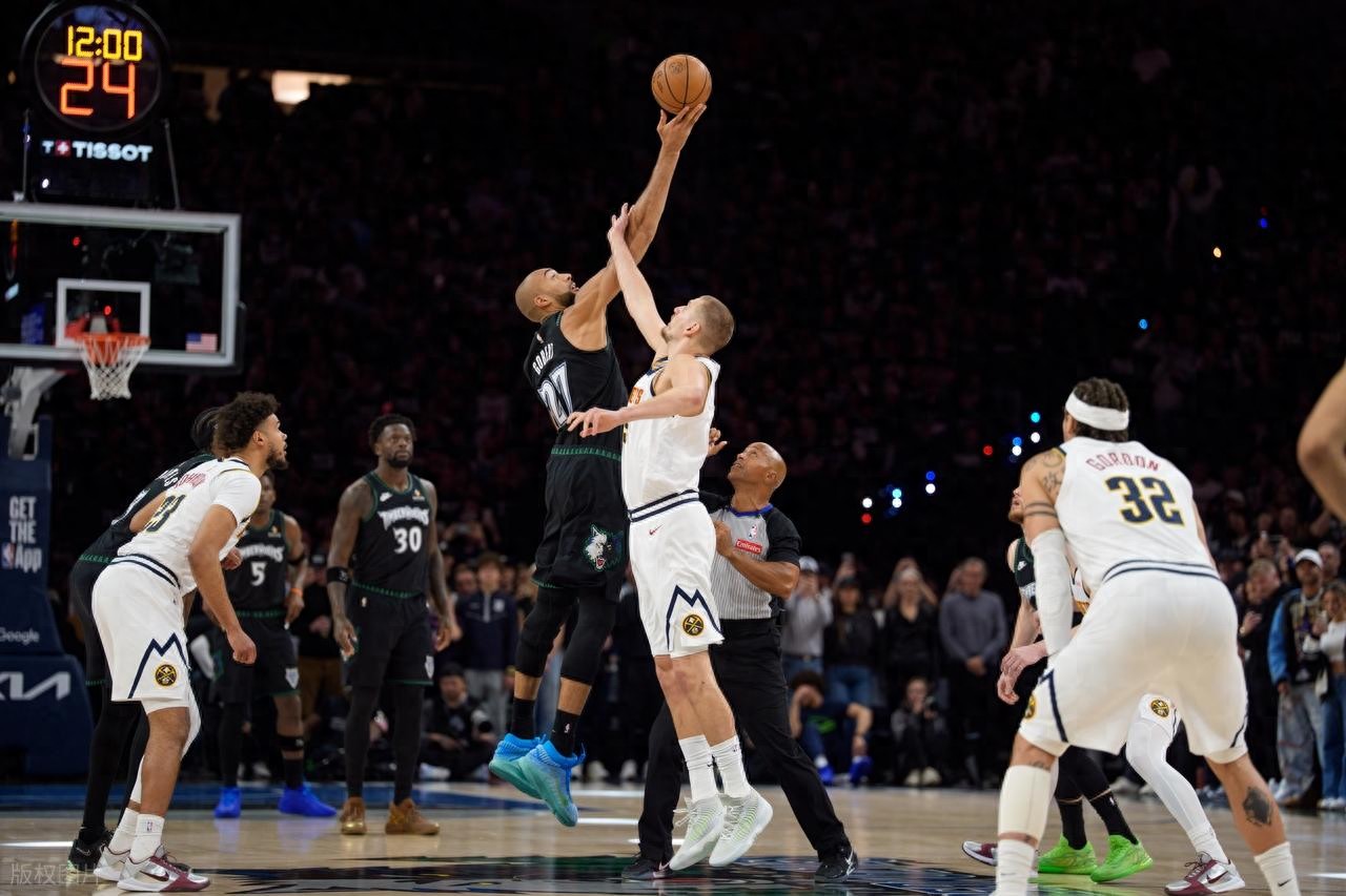 Jokić gần đạt triple-double, Dosunmu 43 điểm, Timberwolves thắng Nuggets 3-1 dù 2 chủ lực bị thương