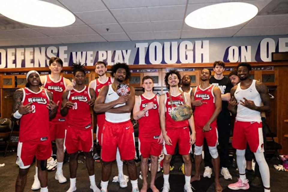 Hôm nay không giành được huy chương! Dương Hàn Thần ghi 19 điểm và 5 rebounds tiếp tục tham gia chụp ảnh tập thể của đội Mix, poster chính thức gây nhầm lẫn