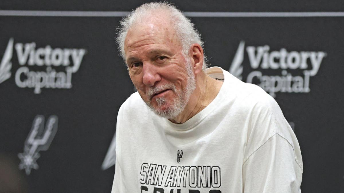 77 tuổi Gregg Popovich xuất hiện tại sân tập Spurs! Nội dung nhắc nhở toàn đội được tiết lộ, còn trò chuyện riêng với Stephon Castle