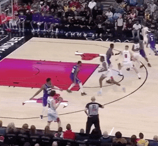 Los Angeles Lakers đang liên quan đến thương vụ trao đổi, Ayton có thể bị giao dịch, nhiều phóng viên xác nhận Ayton không phải mục tiêu lâu dài của Lakers