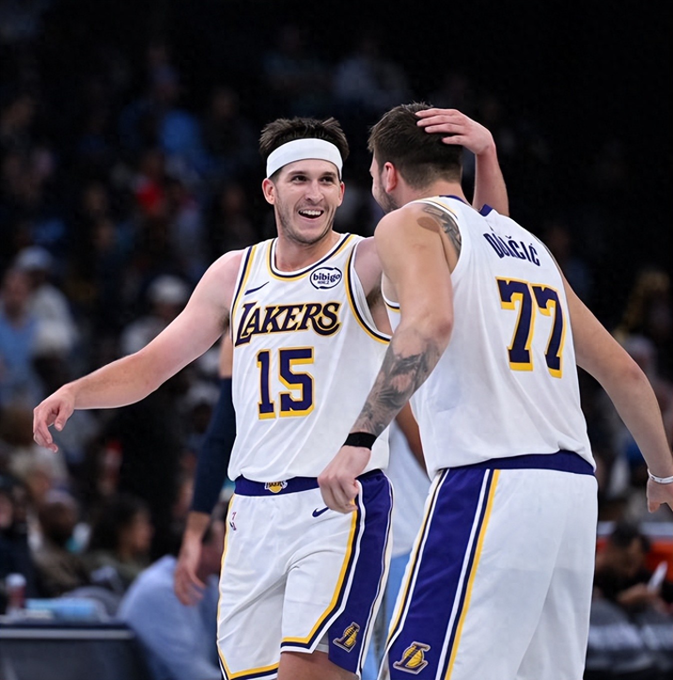 Lakers có tin vui và tin buồn! Reeves nâng cao phong độ, có khả năng trở lại; Doncic bị đau mắt cá chân trái, khả năng ra sân còn bỏ ngỏ