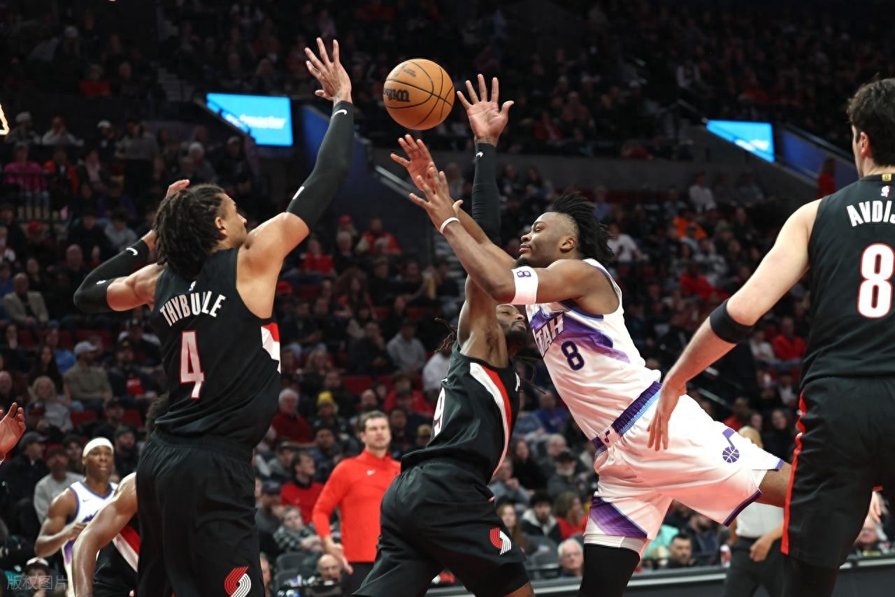 Yang Hansen được triệu hồi và xuất hiện 49 giây cuối hiệp 4, Trail Blazers lội ngược dòng 18 điểm để đánh bại Jazz