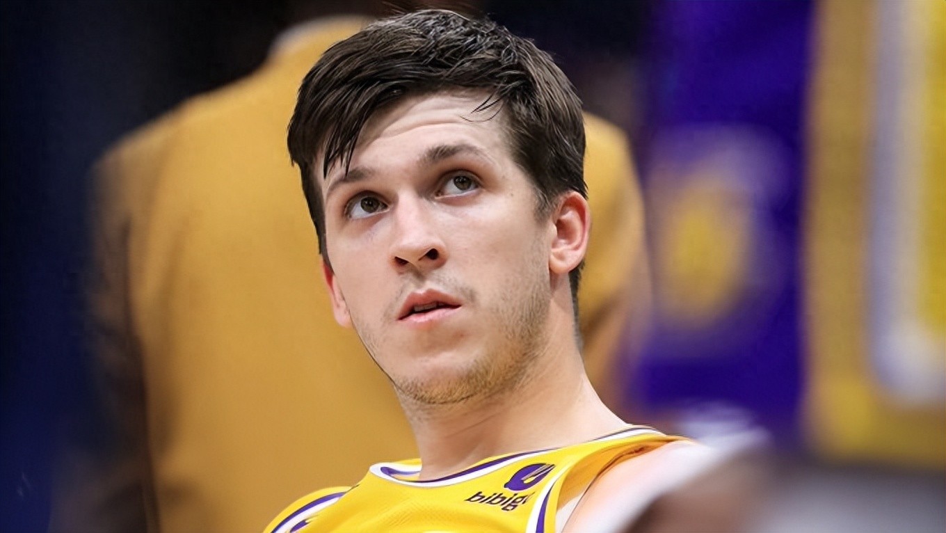 Lakers gặp tổn thất! Reaves bị căng cơ nhẹ ở bắp chân trái, dự kiến nghỉ thi đấu ít nhất một tuần