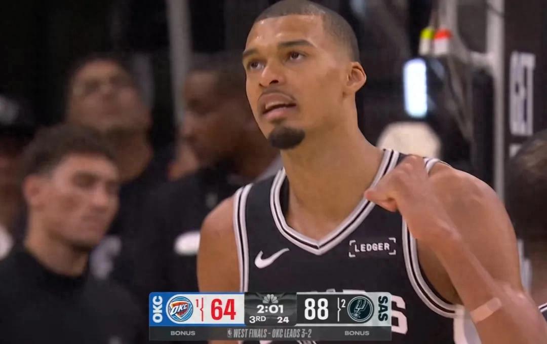 Spurs thắng đậm 27 điểm! Game 7 rồi! Chung kết miền Tây, không thể không nói về trọng tài