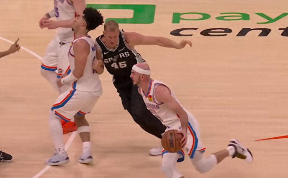 Mức độ phạm lỗi ác ý cấp 1! NBA chính thức nâng cấp phạm lỗi của Plumlee: Trận cầu quyết định cố tình húc ngã McCain
