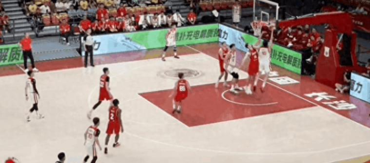 Wang Junjie bùng nổ với 18 điểm và 13 rebound, Liao Sanning ghi 15 điểm, đội tuyển bóng rổ Trung Quốc thắng sát nút FMP Serbia