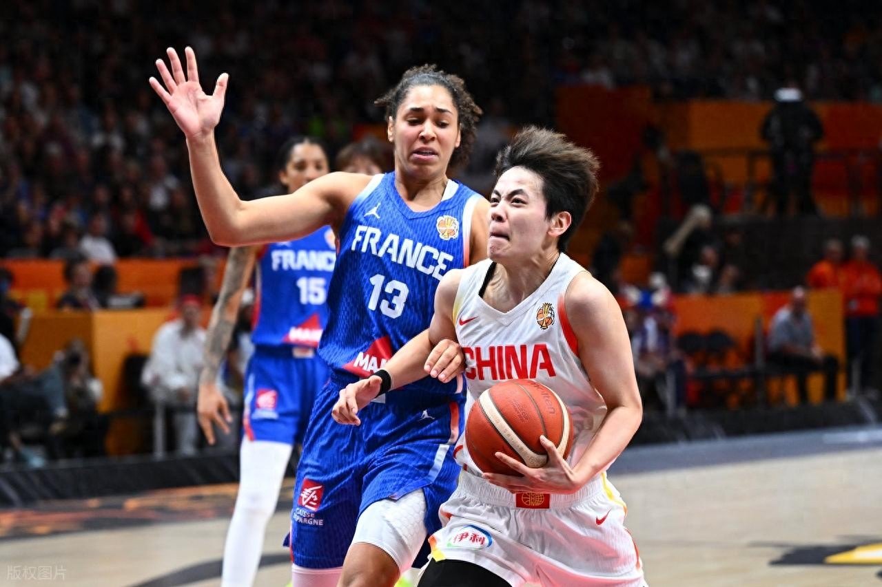 Trận đấu hết mình! Hàn Húc ghi 21 điểm 9 rebounds, Dương Thư Dự 19 điểm, Đội tuyển bóng rổ nữ Trung Quốc thua đậm trước Pháp, không thể vào bán kết.