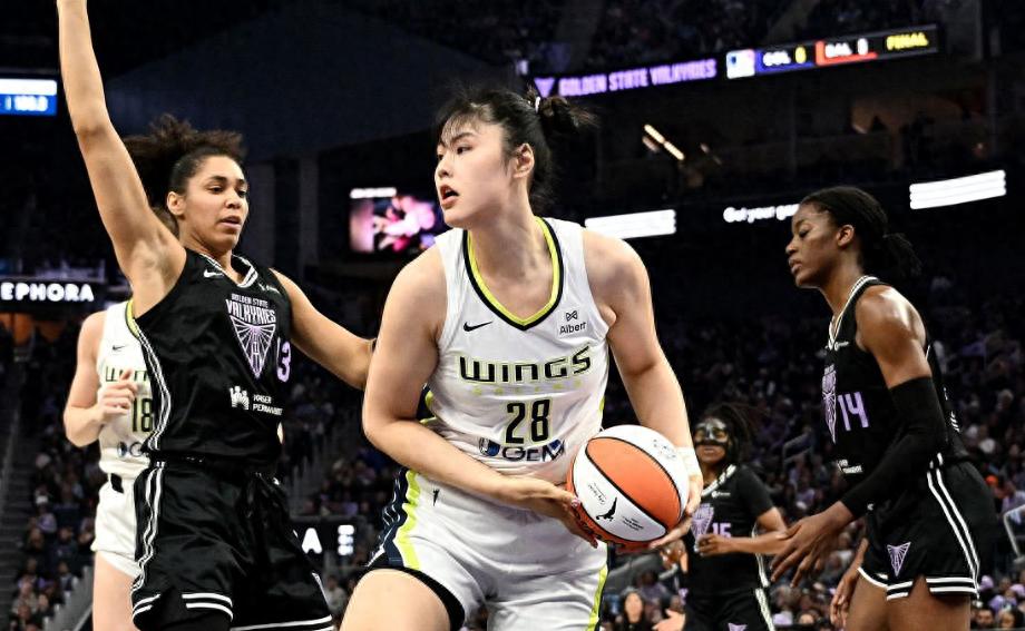 Các cặp đấu playoff WNBA đã được công bố: Lý Nguyệt Nhữ cùng Wings so tài với Valkyries, còn Hàn Húc giúp Liberty đối đầu Lynx.