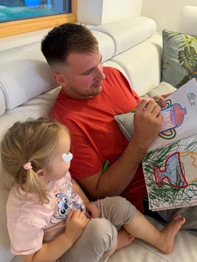 Cách nào để giải tỏa phiền muộn, chỉ có bóng rổ.