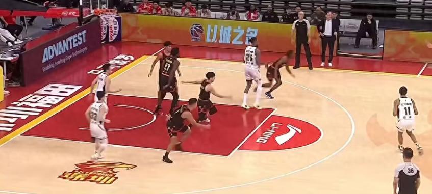 Morland bùng nổ với 21 điểm và 13 rebound, Zhao Jiwei 17 điểm và 9 assist, Liaoning vượt qua Shenzhen để giành 3 chiến thắng liên tiếp