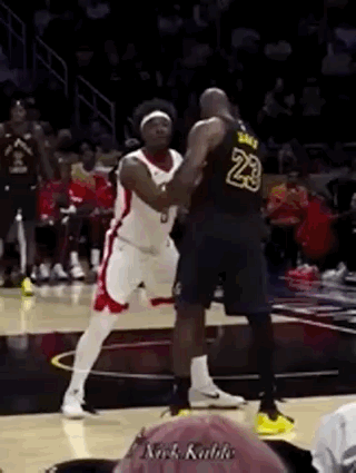 Xác suất tiến vào vòng tiếp theo của Lakers tăng vọt lên 61%! James suýt bị thương do cầu thủ Rockets, có thể phải nghỉ cả mùa