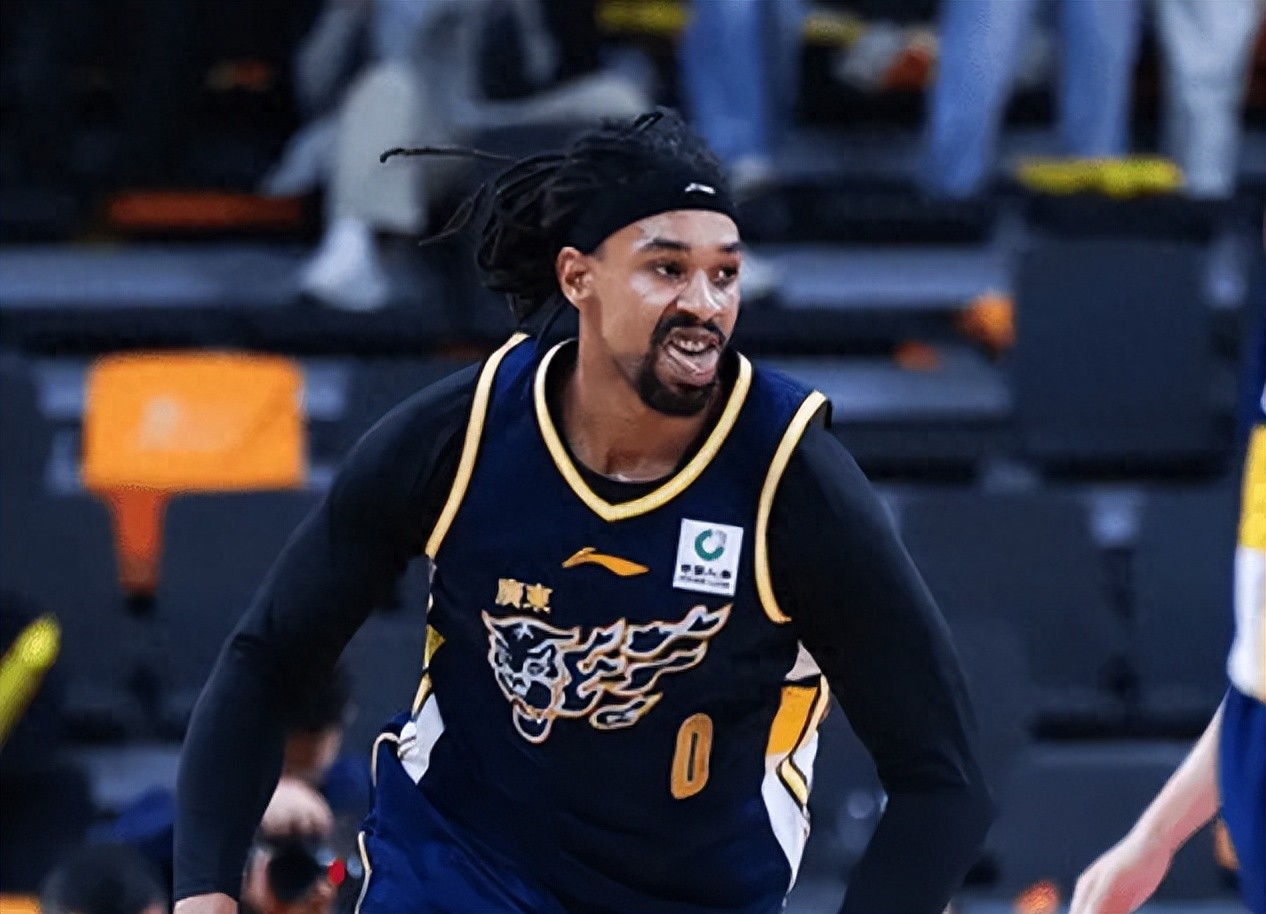 Salinger ghi 32 điểm + 11 rebound, Xu Jie 20 điểm và 4 kiến tạo, Guo Ailun vắng mặt, Guangdong thắng Guangzhou hai lần liên tiếp, nối dài chuỗi thắng lên năm trận