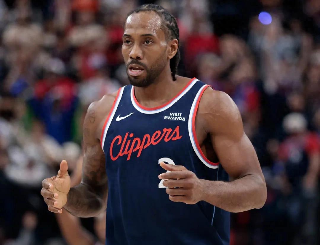 Lần nữa đánh bại Timberwolves, Kawhi Leonard đang chơi một kiểu bóng rổ không thể giải quyết