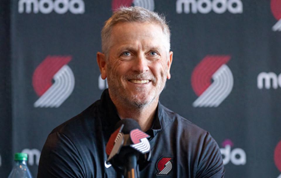 Chủ sở hữu của Trail Blazers phản hồi về việc sa thải hàng loạt: Không phải cố tình cắt giảm chi phí, chi tiêu cho cầu thủ không hề keo kiệt