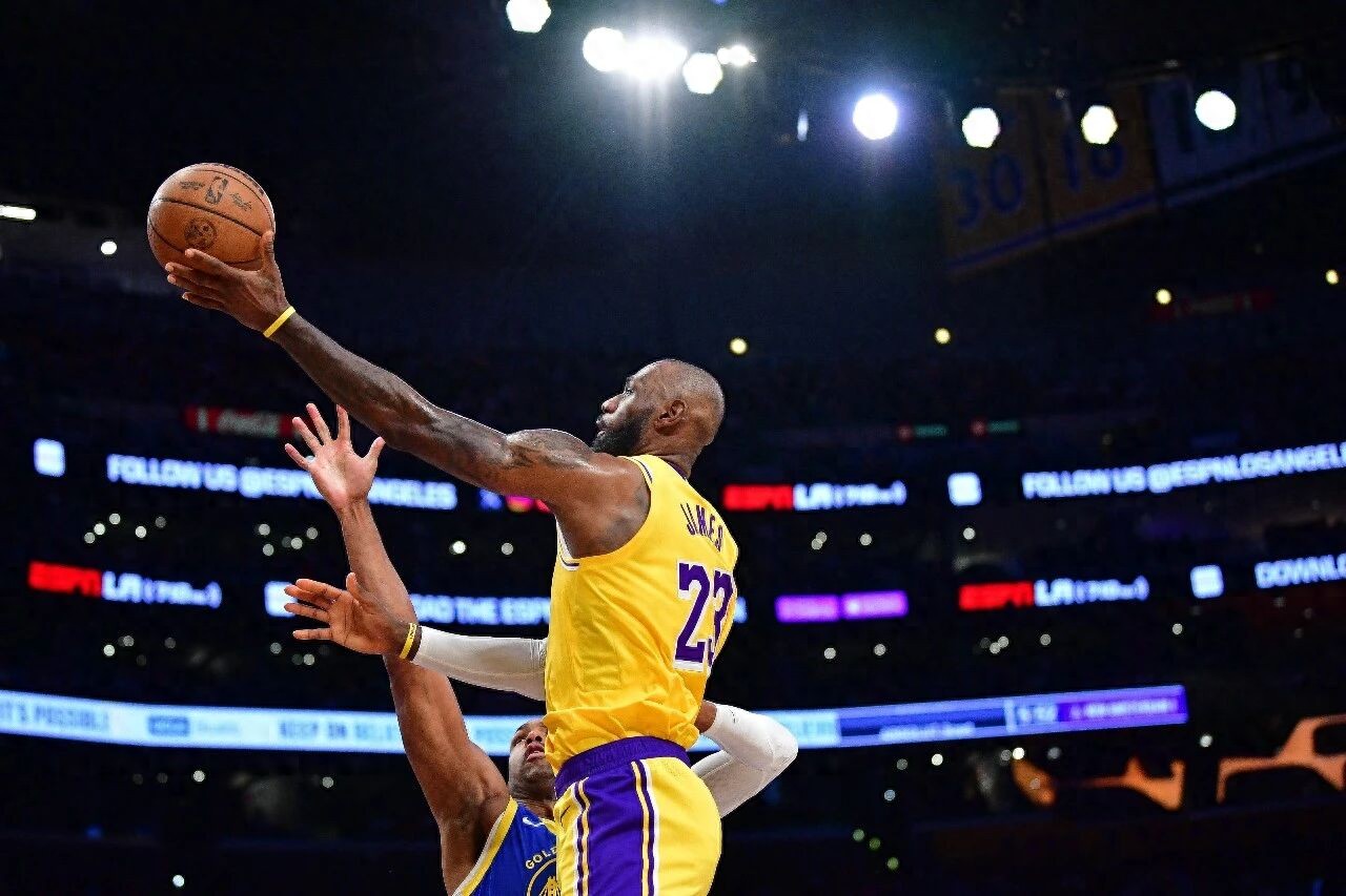 Đội Lakers chính thức thông báo! Họ đã gửi hai cầu thủ xuống đội phát triển, một cầu thủ sẽ nghỉ thi đấu hơn một tháng