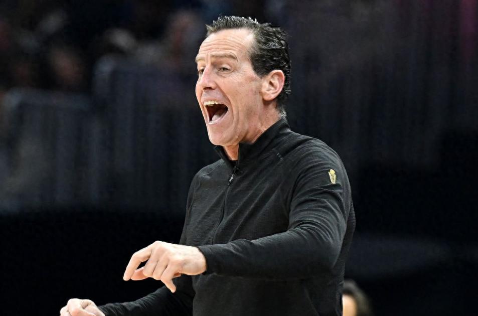 Vị trí huấn luyện viên của Atkinson đang trở nên rất bấp bênh! Mùa trước ông được bầu chọn là huấn luyện viên xuất sắc nhất năm và từng nhận được sự ủng hộ mạnh mẽ từ chủ sở hữu đội Cavaliers.