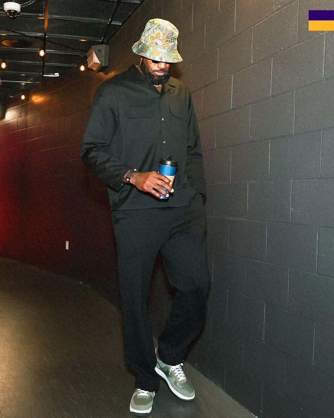 James đạt triple-double, Lakers dễ dàng đánh bại Wizards đứng thứ hai từ dưới lên của giải, dunk đến mỏi tay