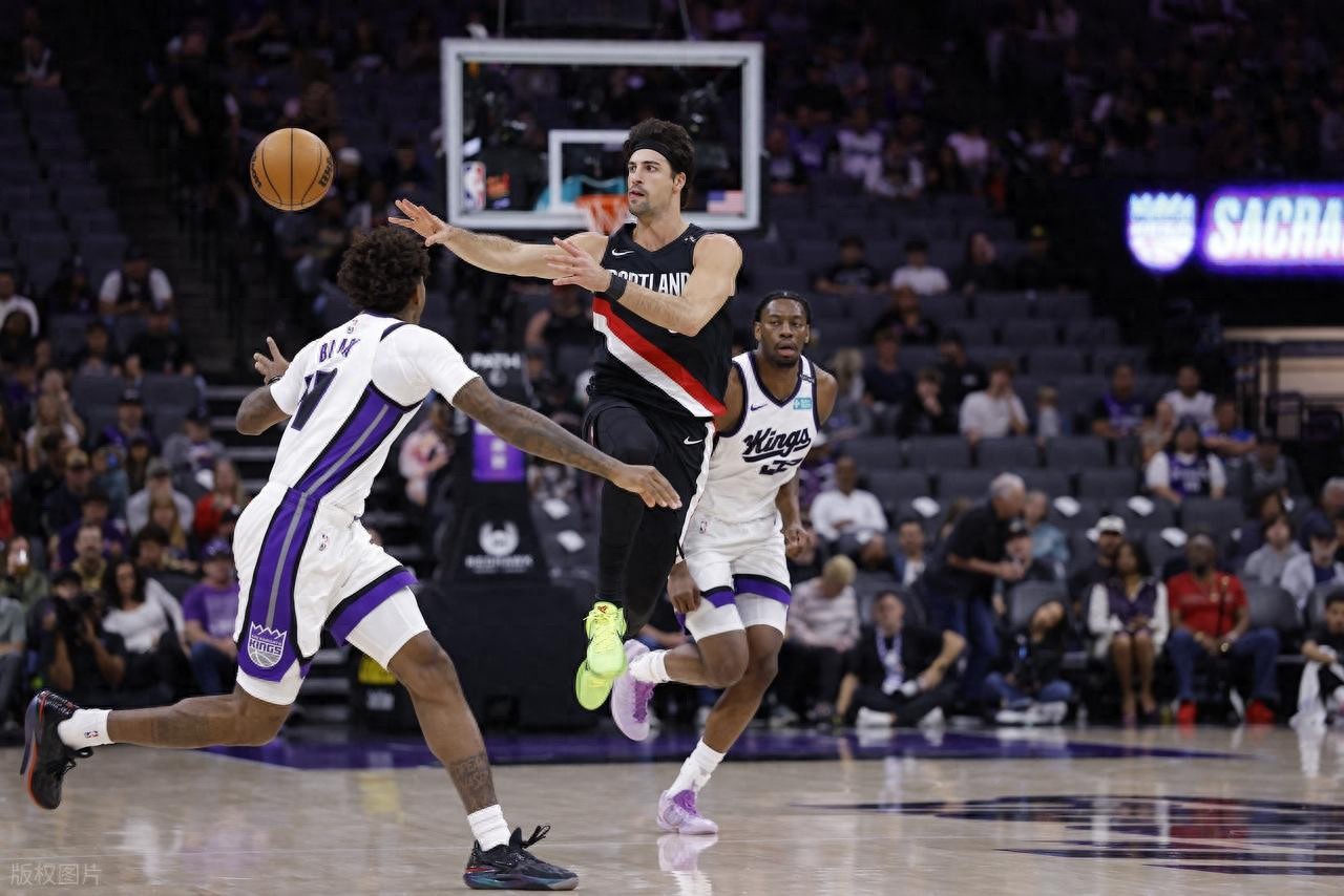 Tiền mùa giải - Dương Hàm Sâm thi đấu hiệp cuối ném 5 trúng 2 ghi 4 điểm 6 rebound, Blazers nhẹ nhàng đánh bại Kings