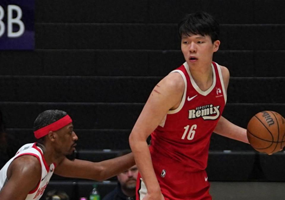 Portland Trail Blazers chính thức gọi lại Yang Hansen! Anh xếp thứ ba trong đội về số phiếu bầu All-Star, truyền thông Mỹ cảm thán hiệu ứng nổi tiếng của Trung Quốc