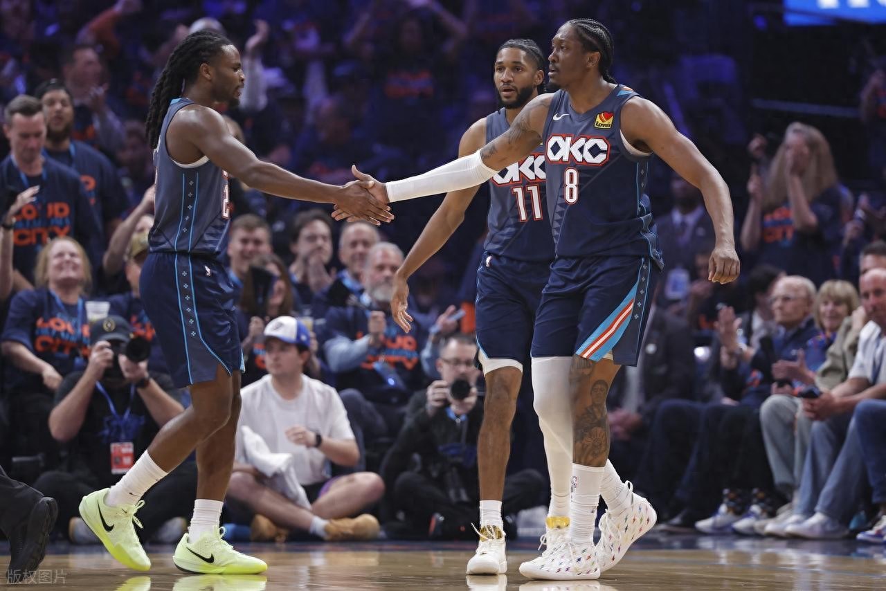 Alexander 37 điểm, 5 rebound, 9 assist, Dillon ghi 30 điểm không thành, Thunder dễ dàng đánh bại Suns với tổng tỷ số 2-0