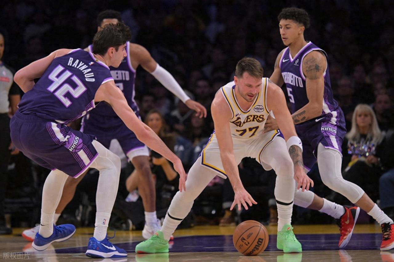 Doncic ghi 34 điểm, 5 rebounds và 7 kiến tạo, LeBron James 24 điểm, Lakers thắng lớn Kings, chấm dứt chuỗi 3 trận thua liên tiếp