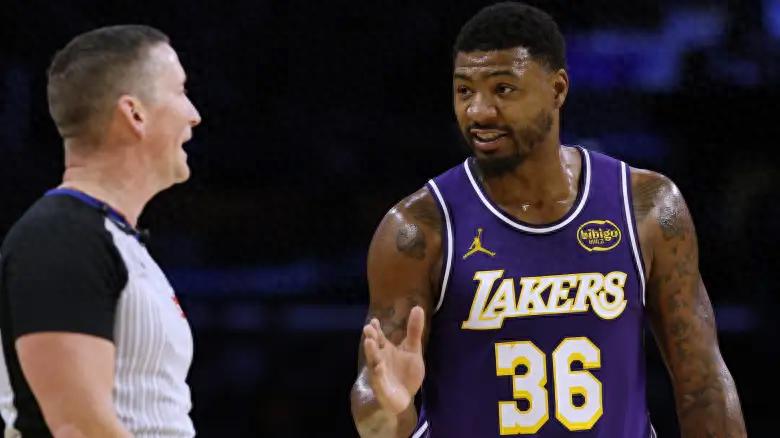 NBA chính thức công bố án phạt: Smart bị phạt 35.000 USD vì giơ ngón tay giữa với trọng tài trong giờ nghỉ giữa trận