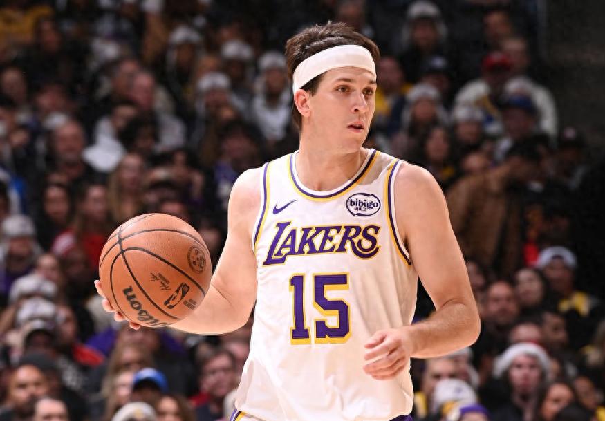 Lakers gặp tổn thất nặng! Reeves bị căng cơ bắp chân bên trái cấp độ hai, ít nhất nghỉ thi đấu bốn tuần