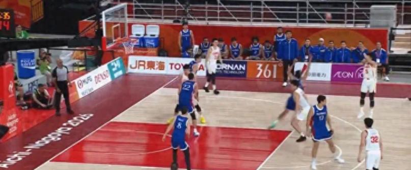 Trả thù thành công! Cả đội có 7 cầu thủ ghi điểm hai chữ số, đội tuyển bóng rổ nam Trung Quốc đại thắng Philippines 44 điểm, đẩy đối thủ ra khỏi vòng bảng.