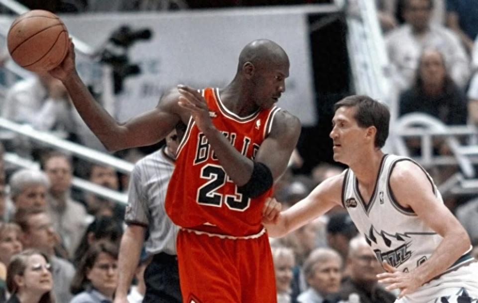 14 triệu đô la! Áo đấu có chữ ký của Jordan trong trận chung kết 1998 được bán, phá kỷ lục đồ sưu tầm bóng rổ.