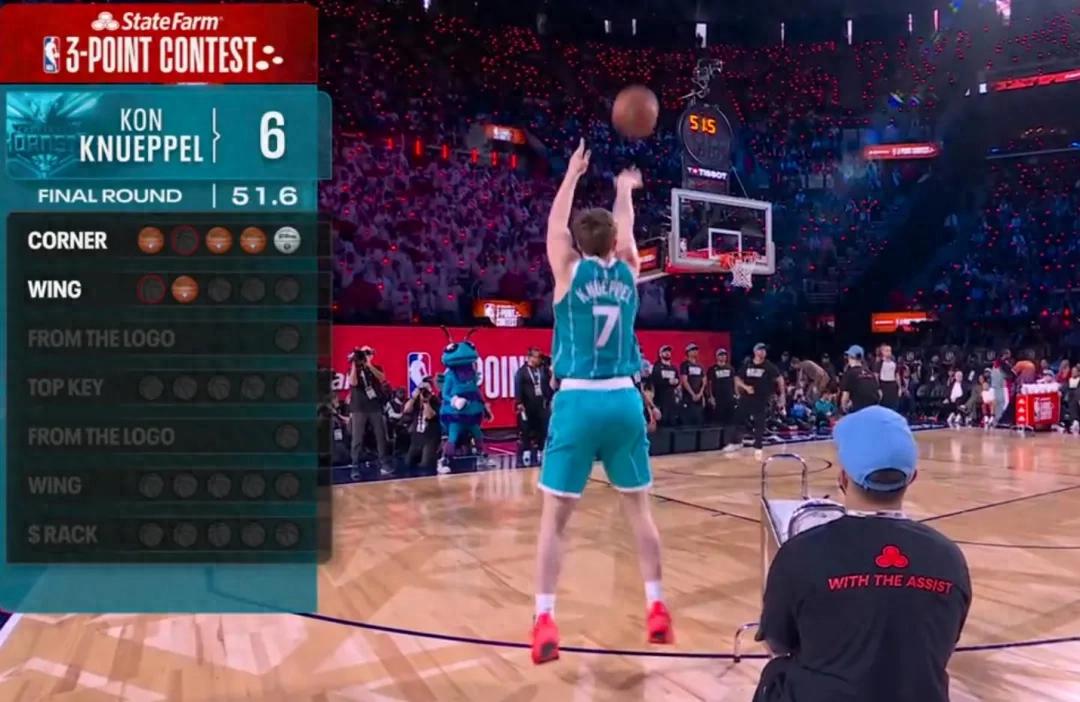 Không thi đấu một trận nào, rồi vô địch cuộc thi ném ba điểm