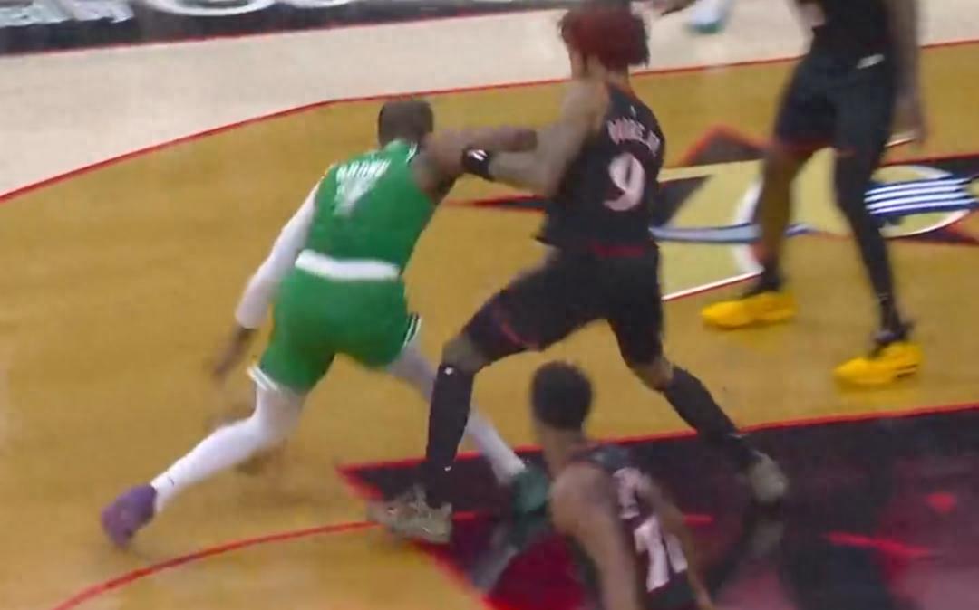 Bản cập nhật NBA, Alexander sắp bị giảm sức mạnh à?