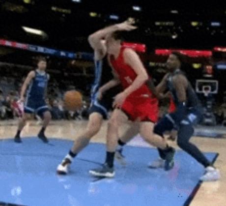 Tuyệt vời! Chúc mừng Dương Hán Thần! Trọng tài NBA thật quá đáng quá