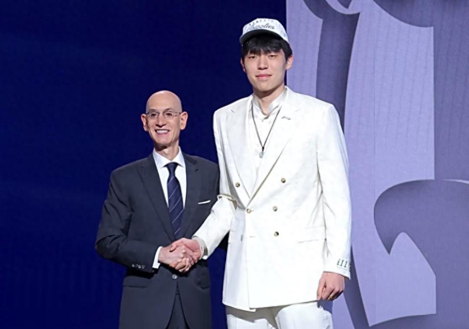 Truyền thông Mỹ xếp lại thứ tự tuyển chọn năm 2025: Yang Hansen rời khỏi vòng đầu, Flagg vẫn là số một, Knepper đứng thứ hai