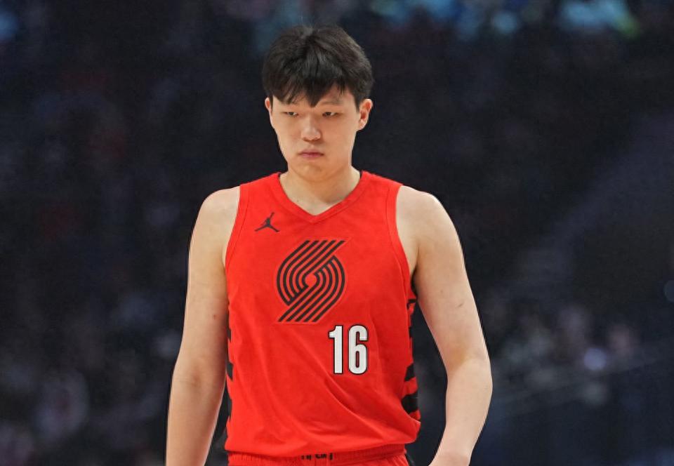 Portland Trail Blazers chính thức gọi lại Yang Hansen! Hôm nay có khả năng ra sân đối đầu Lakers, trung bình 18 điểm và 12 rebounds trong hai trận G League gần đây.