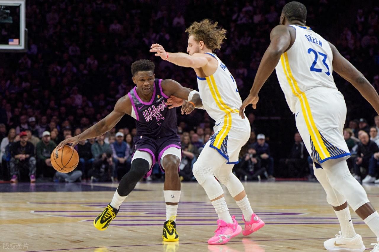 Curry ghi 26 điểm và 7 kiến tạo dẫn dắt chiến thắng, Edwards ghi 32 điểm và 11 rebound nhưng Wolves vẫn thua Warriors, nhận chuỗi 5 trận thua liên tiếp.