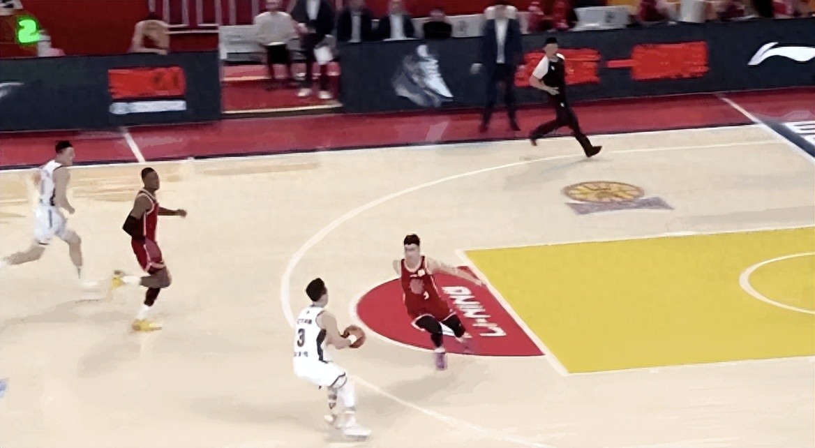 Đáng tiếc! Zhao Jiwei ném ba điểm cuối trận không trúng, Diallo ghi 28 điểm giúp Shanxi thắng sát nút Liaoning, giành chuỗi 3 chiến thắng liên tiếp