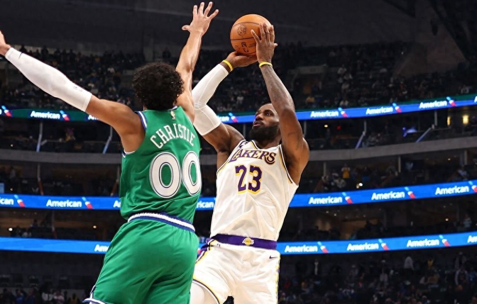 41 tuổi vẫn là vua hiệp cuối! LeBron James đã ghi được 100 điểm trong hiệp bốn năm nay: đứng đầu toàn giải